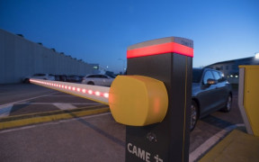 Шлагбаумы и барьеры: Обеспечение безопасности и контроля доступа